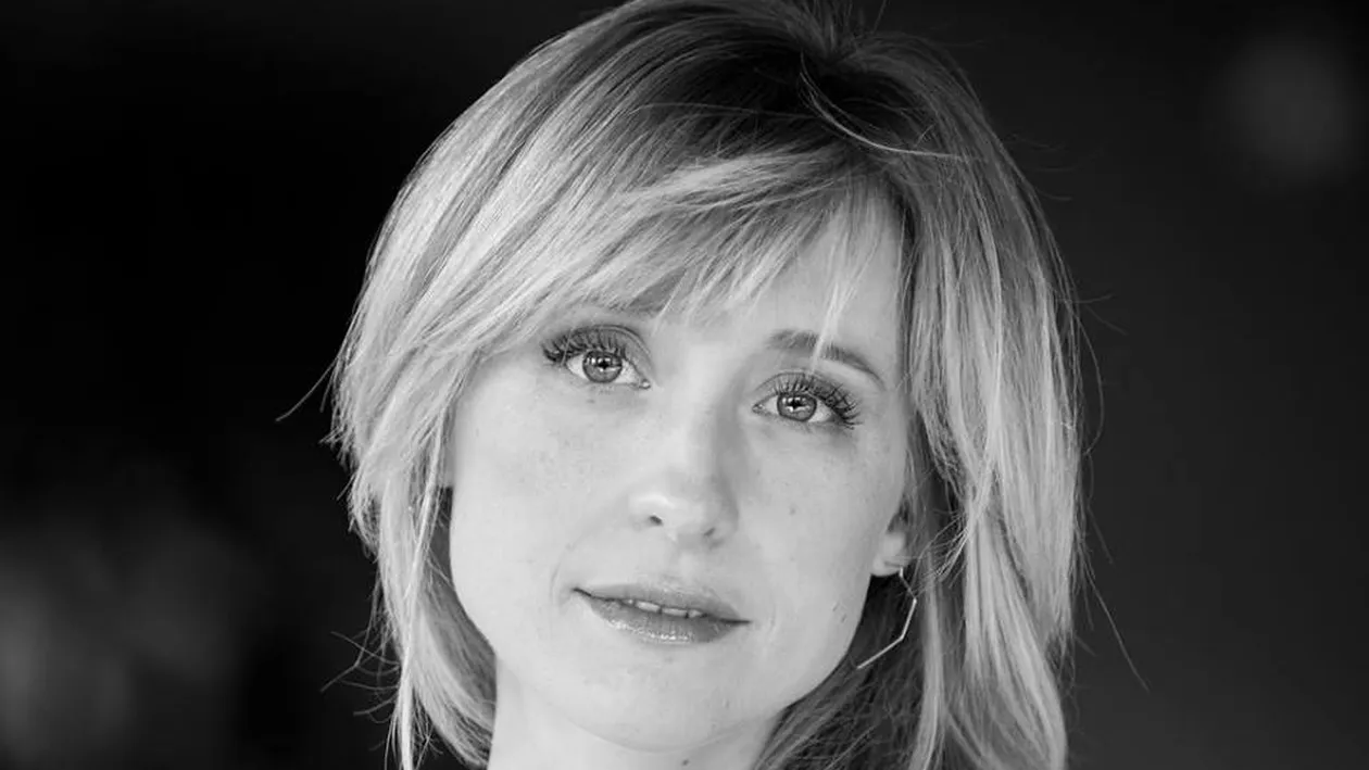 Actrița Allison Mack, arestată pentru că făcea trafic sexual. Secta secretă pentru care racola femei