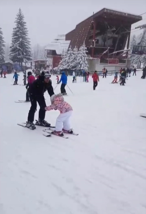 Cum a apărut Oana Roman pe pârtie, la Poiana Brașov