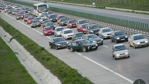 Pericol de explozie, pe Autostrada Soarelui! Circulatia a fost deviata din motive de siguranta