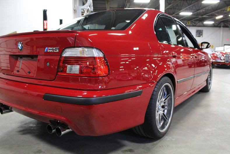 BMW M5 din 2002, scos la vânzare cu un kilometraj incredibil! GALERIE FOTO