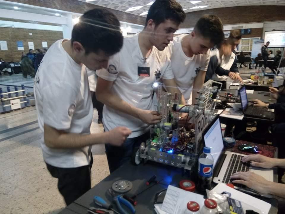 Echipa care deservește robotul ialomițean