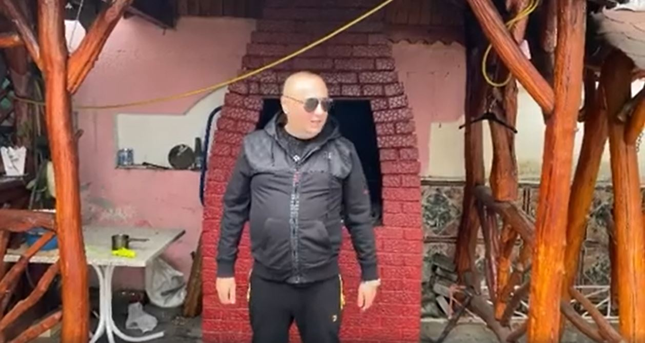 Leo de la Strehaia, gafă de zile mari! Tot Internetul a râs de el după ce s-a auzit asta pe filmarea lui | VIDEO