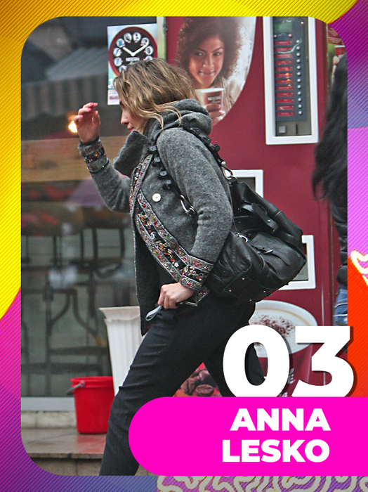 TOP 30 fete-sexy chiar şi atunci când afară plouă. Monica Gabor, Anna Lesko şi Bianca Drăguşanu s-au udat… la propriu!