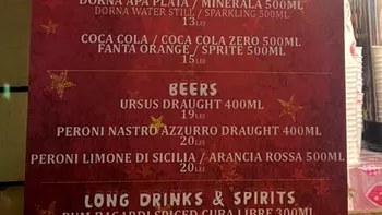 Cât costă o bere la draft, la Târgul de Crăciun din Piața Constituției. Bucureștenii au crezut că este o eroare