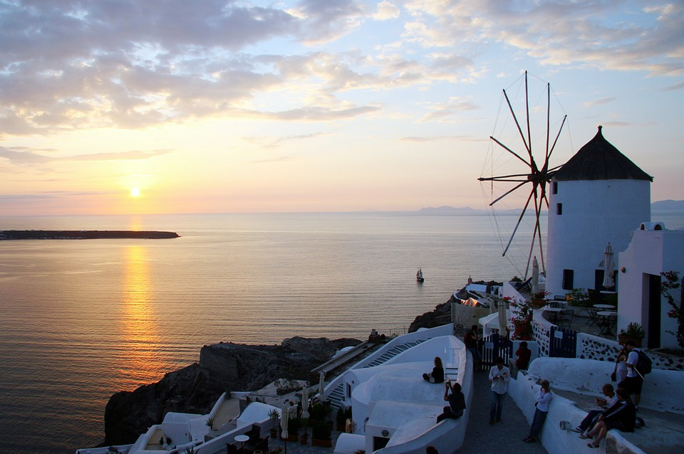 Vremea în Grecia! Atenție, turiști! Temperaturile în următoarea lună pentru Atena, Lefkada, Thassos, Kos și Santorini