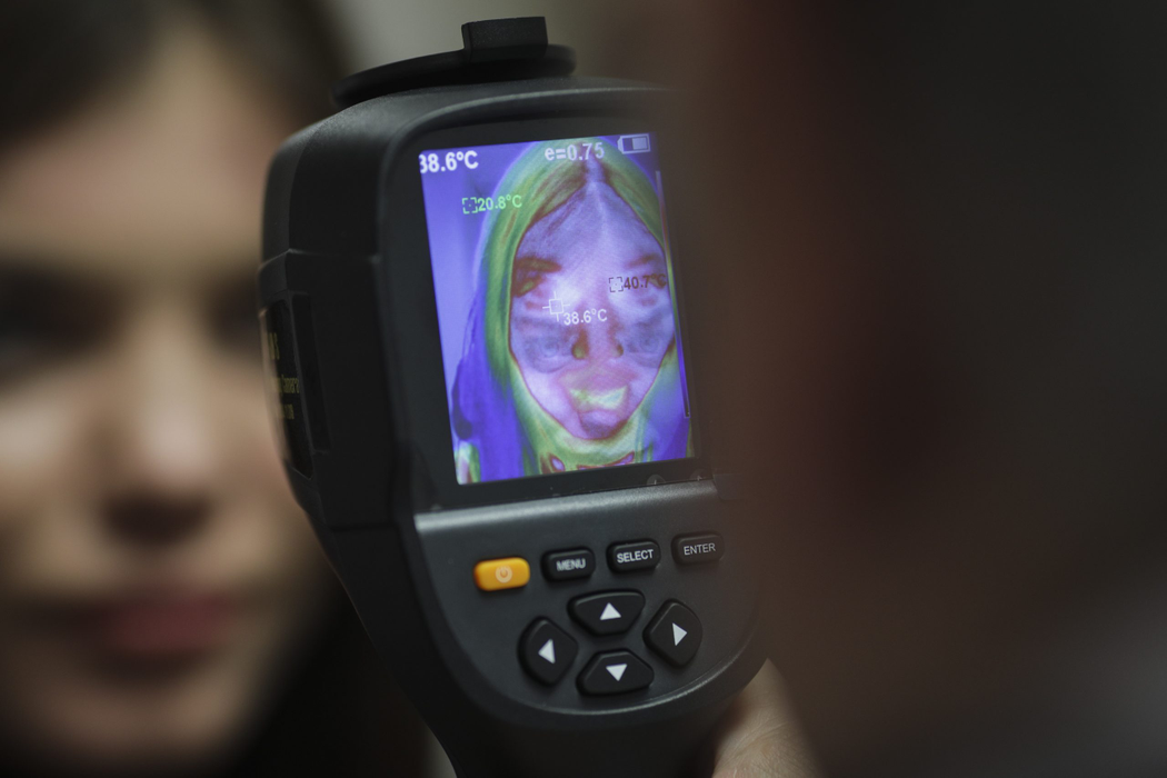 Coronavirusul continuă să facă  victime în toată lumea  (Foto: Inquam Photos - Octav Ganea)