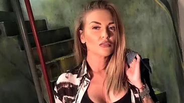 Asta e cu siguranţă cea mai deocheată poză cu OANA RADU de până acum! Vedeta şi-a fotografiat posteriorul în toată splendoarea şi...