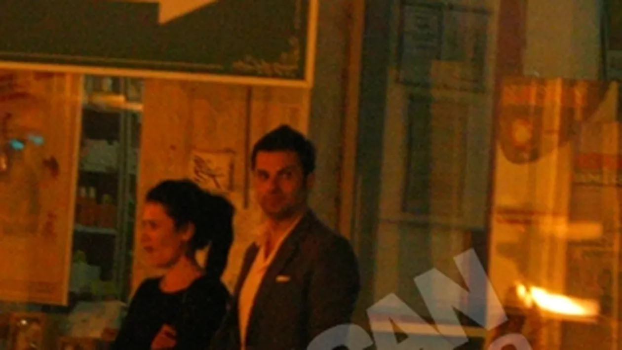 Andrei Badiu s-a intalnit la ceas de seara cu o avocata, in Centrul Vechi! Consolat de o fosta colega de liceu!