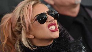 Ultima apariţie a faimoasei Lady Gaga i-a lăsat pe toţi cu gura căscată! La malul mării, cu posteriorul...