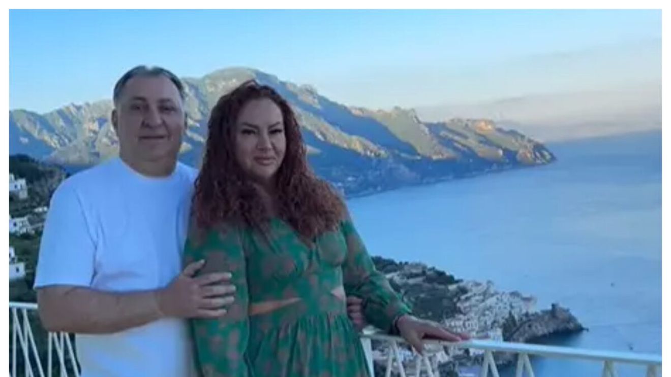 Vali Vijelie și-a dus ”mama la copii” în vacanță în Bali. Carmen Rusu, în ipostaze inedite