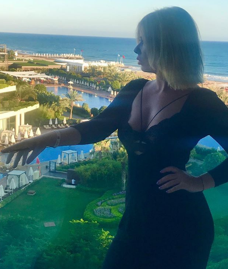 Luciana este prezentatoare la  o televiziune din Cluj