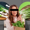 Gafă de proporții pentru o vedetă! A confundat prazul cu ceapa verde într-o reclamă, iar internauții au taxat-o imediat