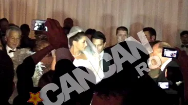 La taierea tortului, Traian Basescu a fost luat de valul euforiei si i-a cantat fiicei sale La multi ani! in romana si in engleza! Intra sa vezi ce fericit era alaturi de sotie, ginere si socri