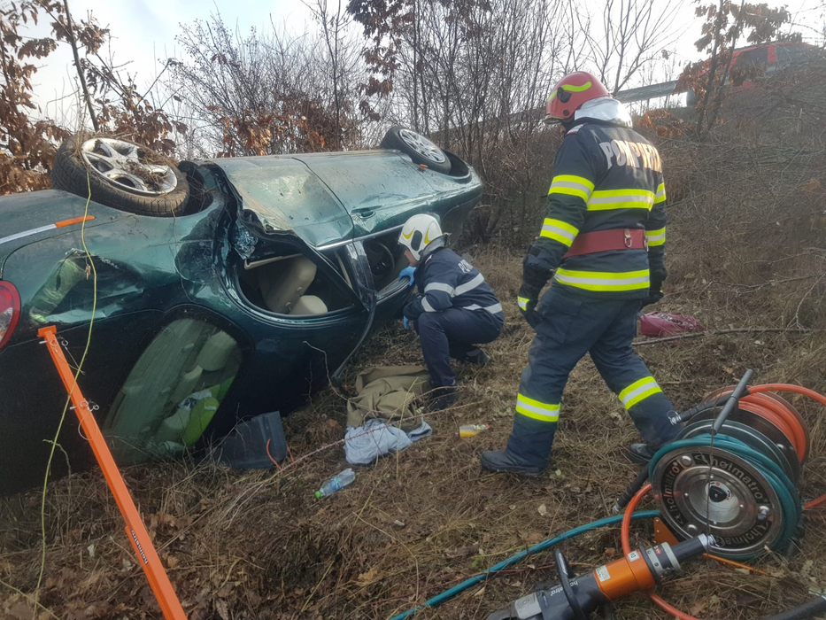 Mașina s-ar fi răsturnat de mai multe ori