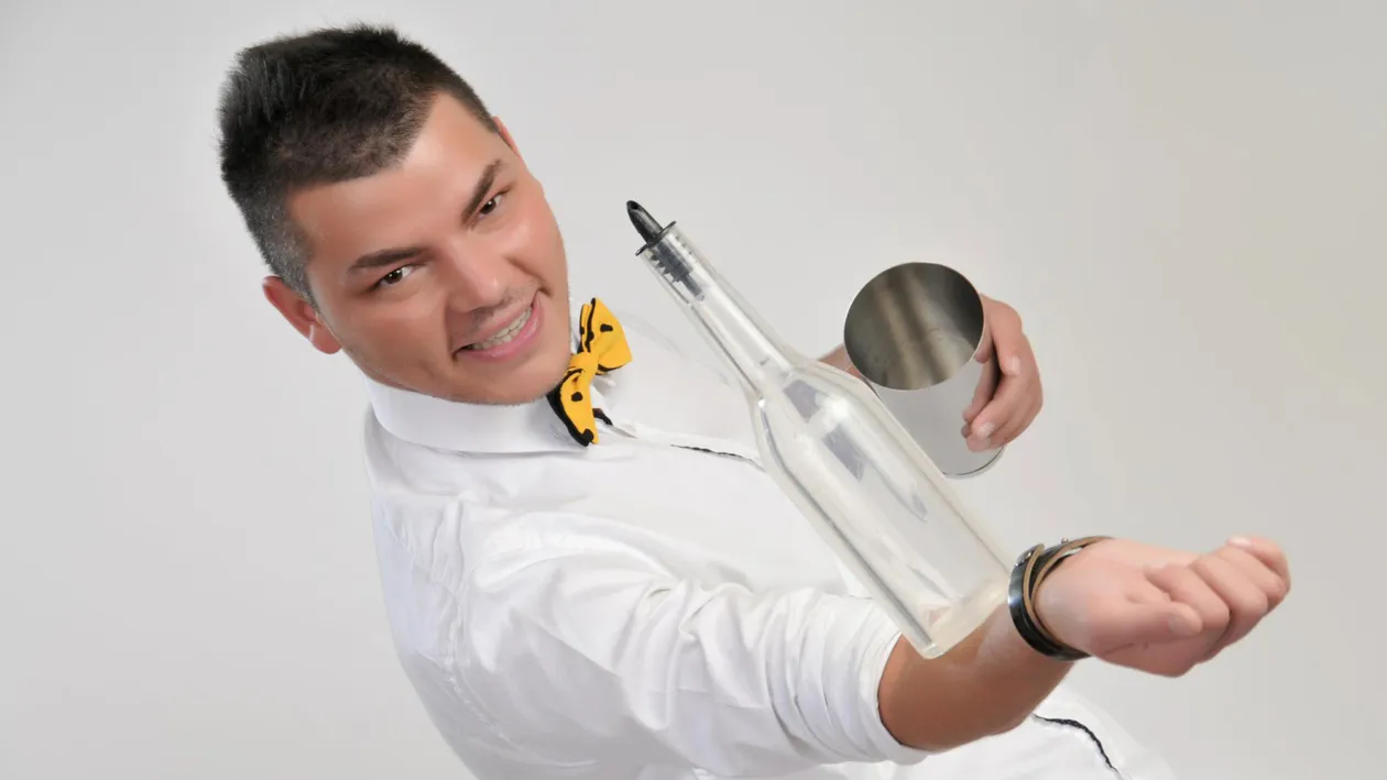 Il mai stii pe Valentin Luca de la Romanii au Talent? E cel mai bun barman din lume: Am castigat si o suma mare de bani