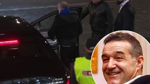 Toată lumea râde când îl vede! Ce număr de înmatriculare si-a pus Gigi Becali la Maybach