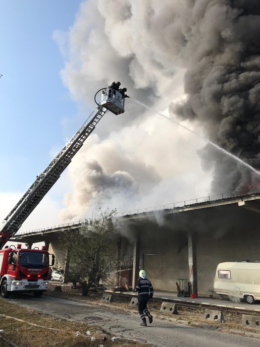 Două incendii de proporții, în Ploiești, în mai puțin de 24 de ore