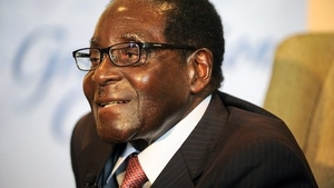 Robert Mugabe a demisionat din funcţia de preşedinte al Zimbabwe după 37 de ani