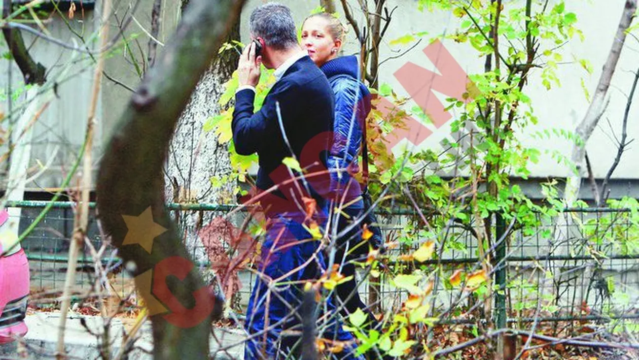 Caprioara se iubeste cu un lup sur