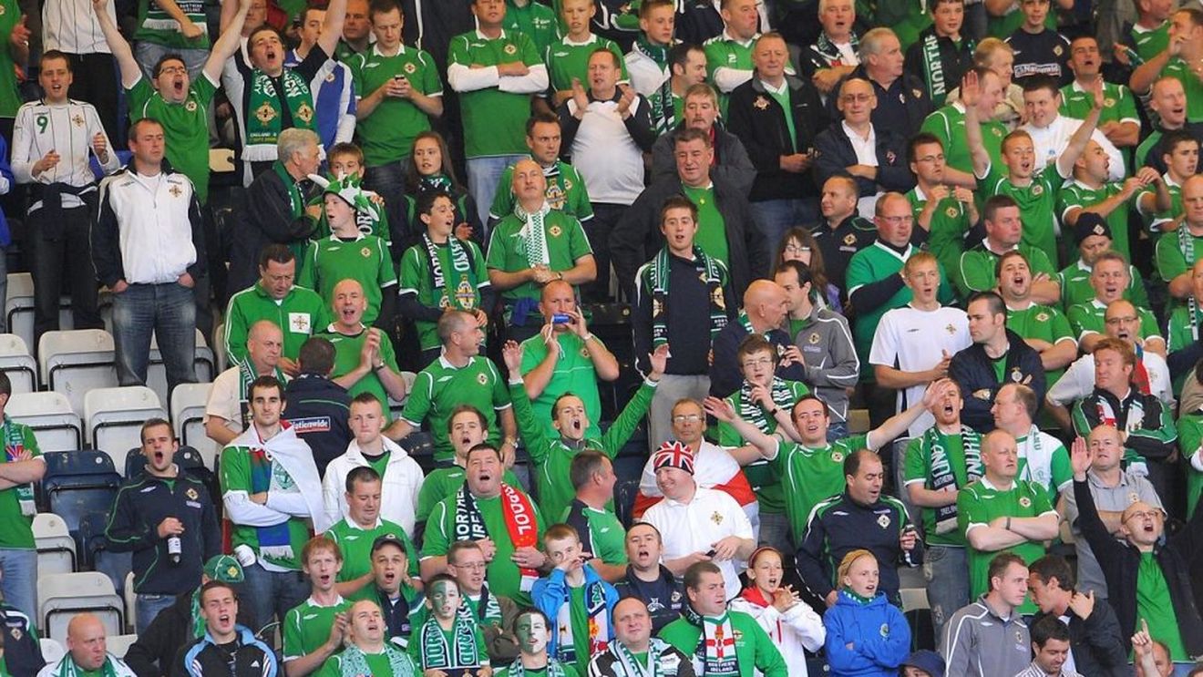 Fabulos: Irlanda de Nord- România se joacă cu fani în tribune!