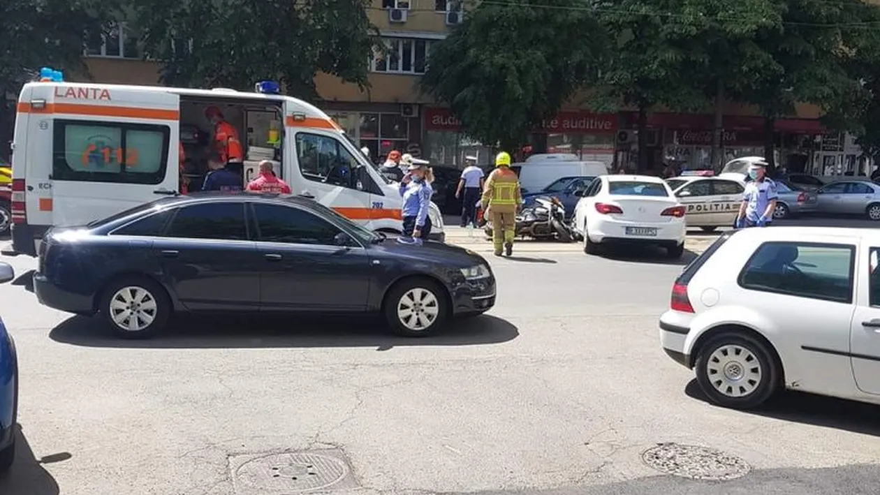 Polițist de la rutieră, rănit în trafic de un șofer grăbit. FOTO