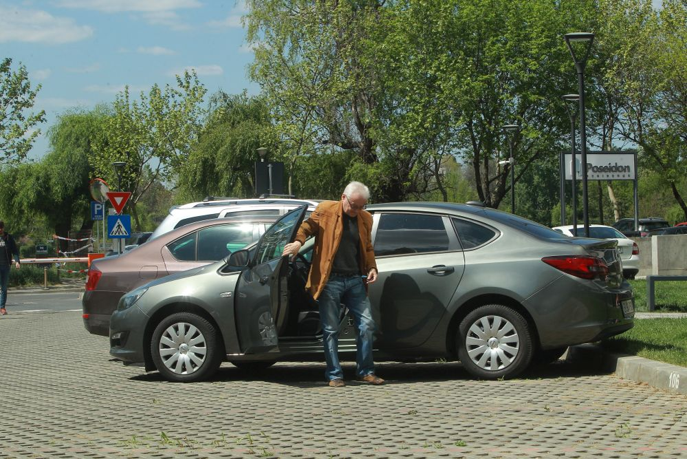 Irinel Columbeanu coboară din Opel
