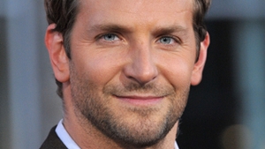 Bradley Cooper arata ca o fetita dragalasa in copilarie