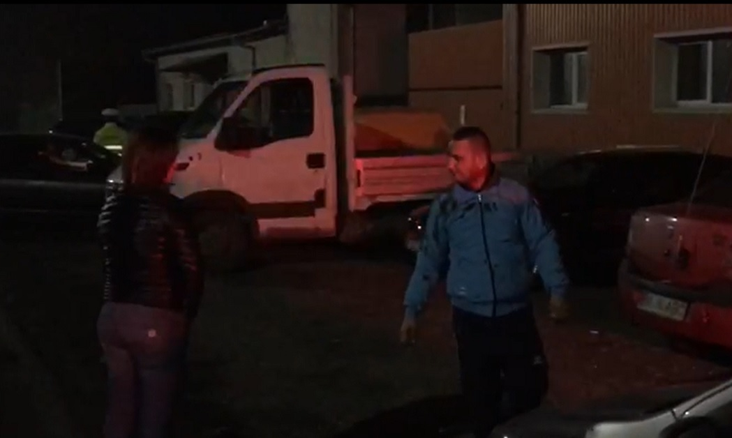 Poliţistul se ceartă cu iubita şi după accident