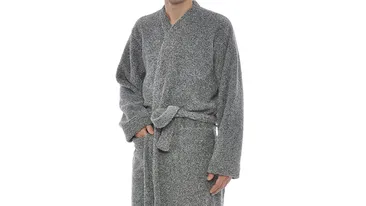 Mesajul unui roman pentru persoana care i-a gasit halatul de baie cazut de la balcon: Cine l-a luat si nu vrea sa-l aduca...