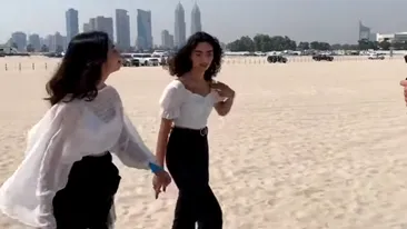 Bianca Mihai, concurenta „X Factor”, are o sosie în Dubai. Asemănarea este izbitoare | VIDEO