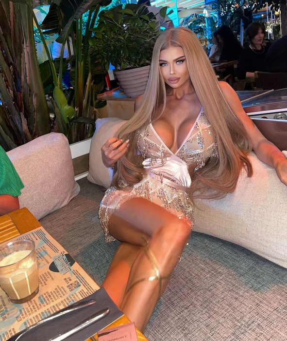 Tatiana e blondă, focoasă și super-tunată/Sursă foto: Instagram.com