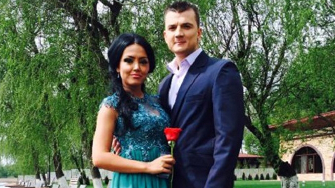 În urmă cu 3 ani, chiar o prezentase familiei pe vedeta Kanal D. Cu ce sexoasă se iubeşte ”burlăcelul” părăsit de Andreea Mantea!
