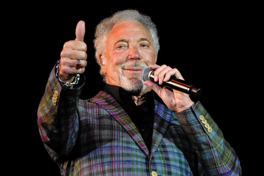 Tom Jones a fost şi el victima unei hărţuiri sexuale: „M-am simţit îngrozitor”