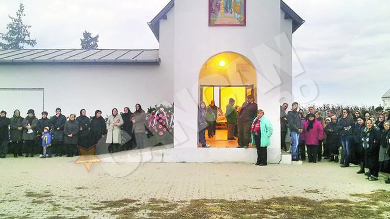 Inmormantat ca un erou! Atitudine socanta a locuitorilor comunei Sag, care l-au dus la groapa pe vecinul-monstru