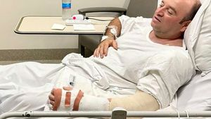 Eroul din Australia, care l-a dezarmat pe unul dintre atacatorii de la Sydney, a primit o sumă uriașă din donații. Întrebarea incredibilă pe care a pus-o când a aflat