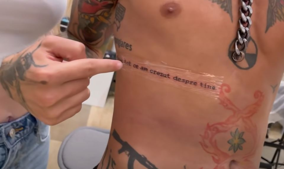 Dovada că există o legătură puternică între ei! Zanni și-a tatuat pe abdomen un mesaj pe care Alex Velea i l-a transmis