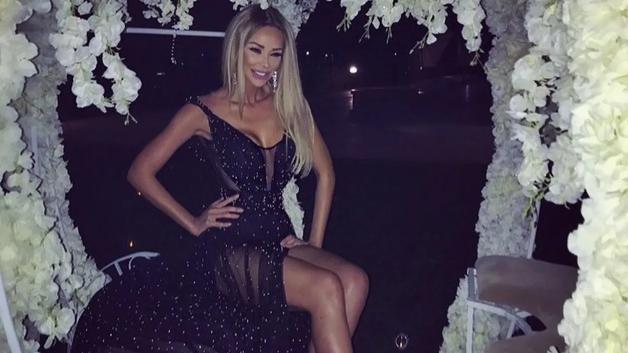 Bianca Drăguşanu, la proba costumului de baie după ce a devenit mamă! Blonda şi-a etalat silueta la plajă