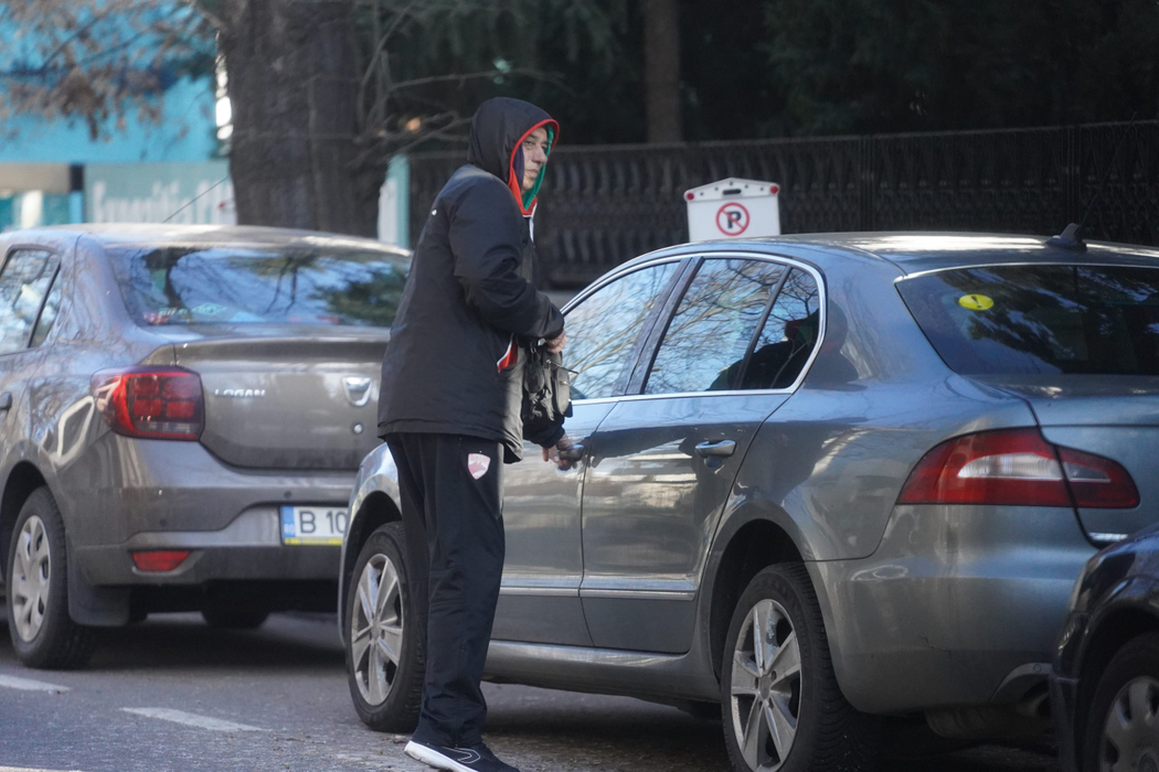Bogdan Dumitrescu se "costumează" în dinamovist și când merge la curățătorie