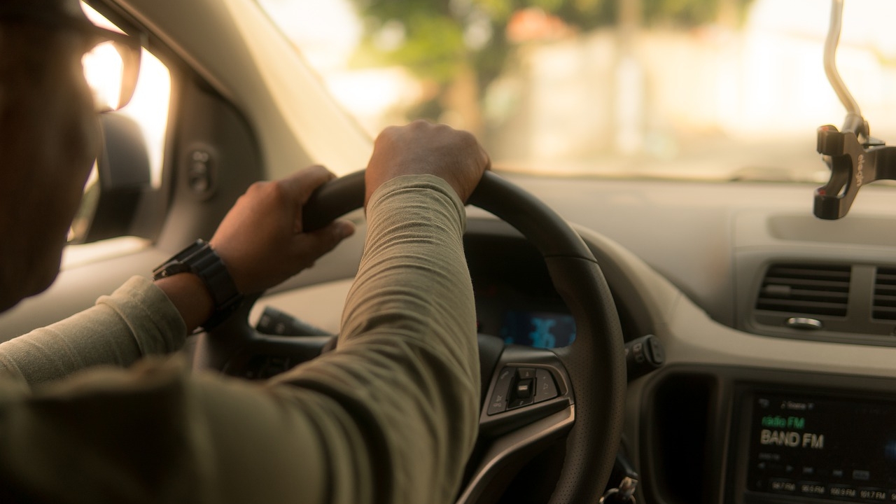 O companie de ridesharing dispare din România. Ce se întâmplă cu Bolt și Uber de la 1 septembrie 2022
