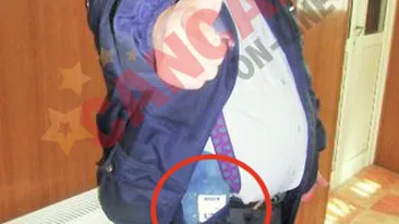 Unul dintre politistii de la miting, uluit de acuzatiile care i se aduc: Eram inarmat cu tigarile si bricheta