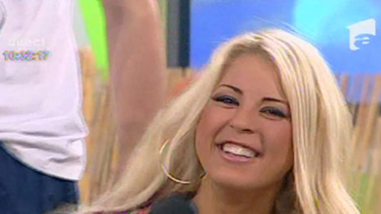 VIDEO Roxana Nemes si-a facut nevoile pe marginea strazii! Afla daca a vazut-o cineva in aceasta ipostaza