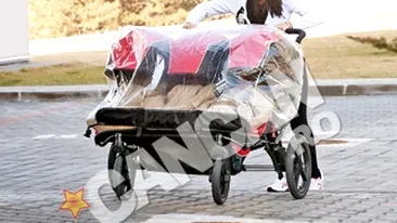 Nicoleta Luciu profita de orice clipa libera pentru a-si tonifia trupul! Face gimnastica in timp ce plimba tripletii in parc