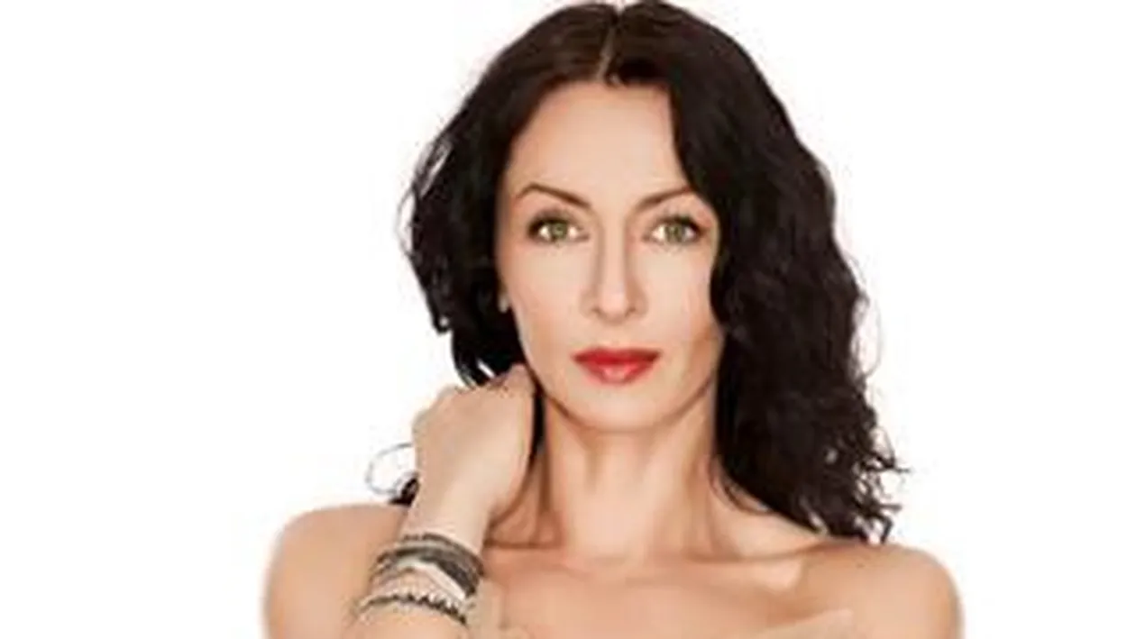 Andra, fermecatoare la finala Romanii au Talent! Bartos si Smiley nu si-au dezlipit ochii de la ea! Andra: Pavel, uita-te in ochii mei