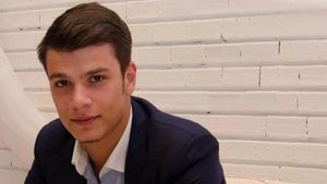 Mario Iorgulescu şi incă patru complici au fost reţinuţi după audieri. Noapte in arest pentru fiul şefului de la Liga de Fotbal!