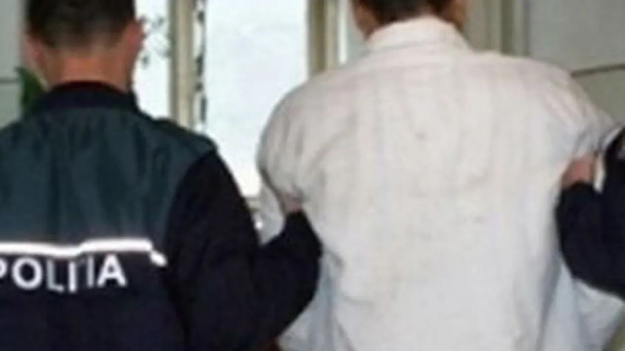 Talharul care a legat o batrana cu sutienul, a batut-o si a amenintat-o, a fost prins dupa 3 ani! I-a furat bunuri in valoare de 910.000 de lei!
