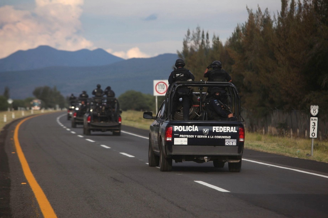 Poliţia din Mexic a atacat o bază a traficanţilor de droguri! AU MURIT 43 de persoane