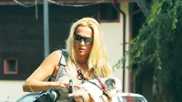 Dana Savuica nu se dezlipeste de micul patruped