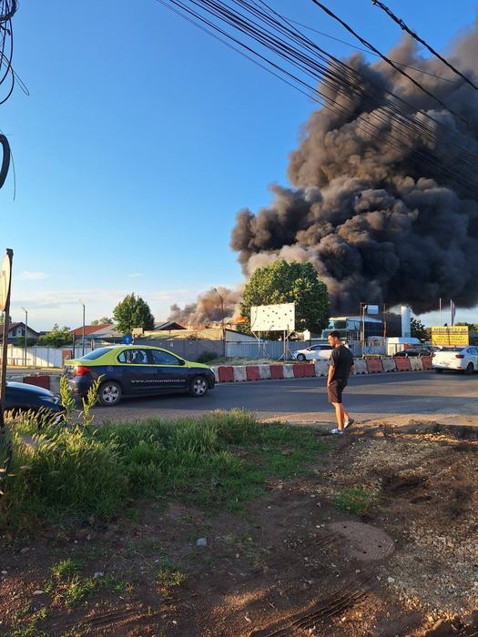Incendiu la un depozit de anvelope din Bragadiru! A fost trimis mesaj RO-Alert