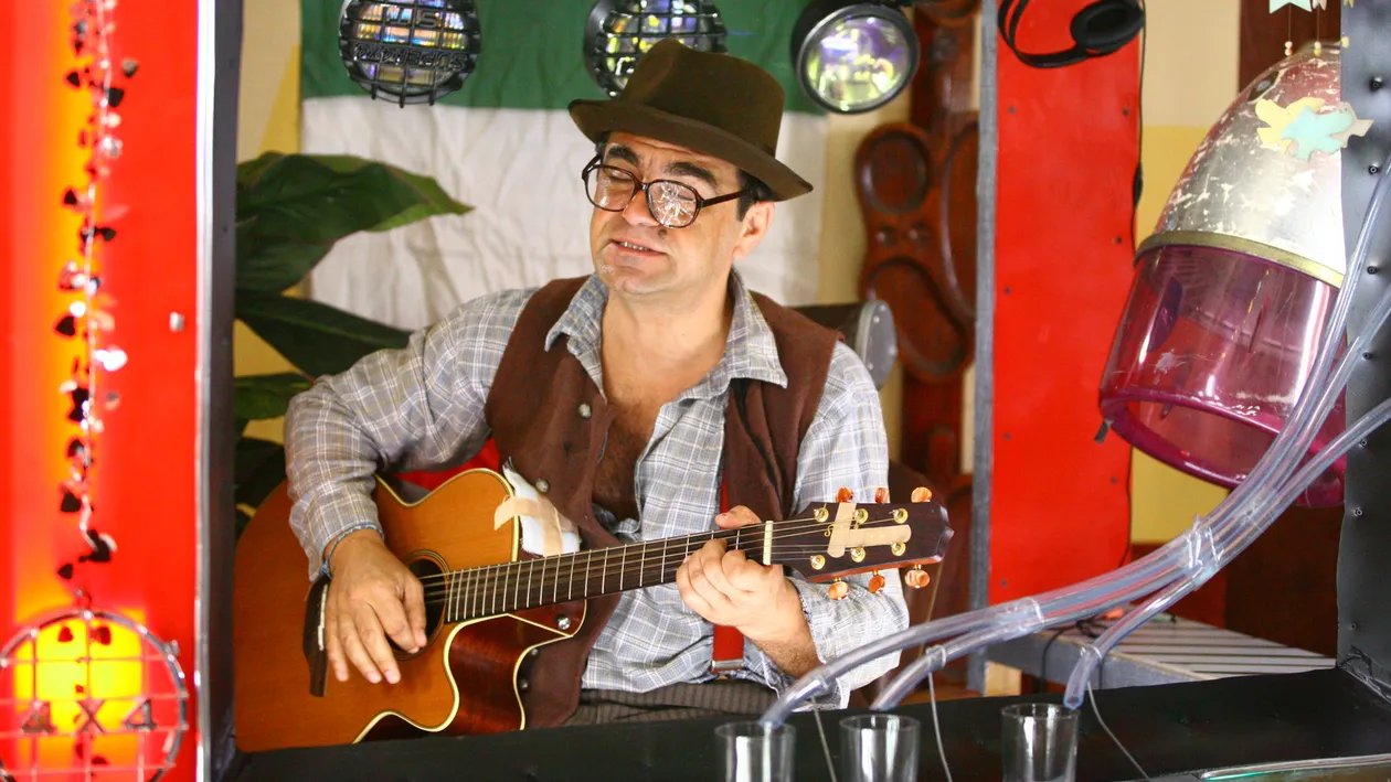 Diseară, la CANCAN TV, comedia e la ea acasă! Eroii serialului Las Fierbinţi vor face un spectacol de zile mari!