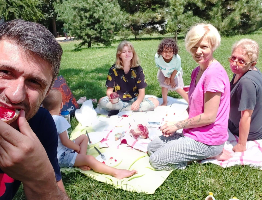 Dana Nălbaru, poză de album alături de cei trei copii. Cât a crescut și ce frumoasă este fiica adoptată